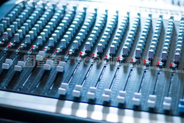 錄音棚混音臺專業音樂制作