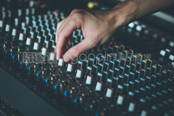 錄音棚混音臺專業音樂制作