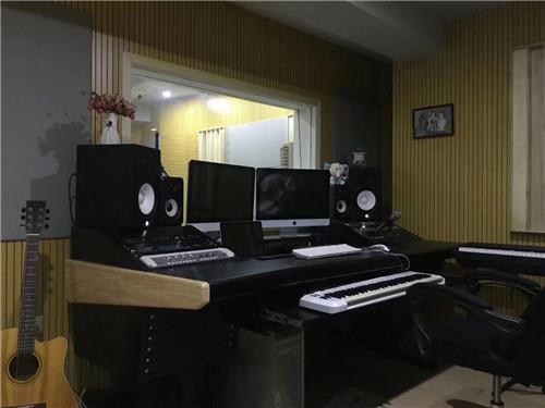 廣州錄音棚制作團(tuán)隊(duì) 專業(yè)錄音制作的藝術(shù)與科技融合